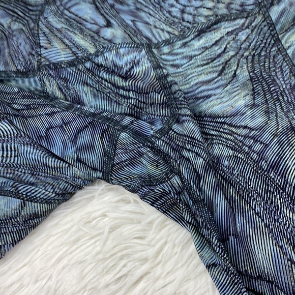 Lululemon Fast and Free High Rise Crop 23" Dimensional Icing Blue Multi - Picture 3 of 7